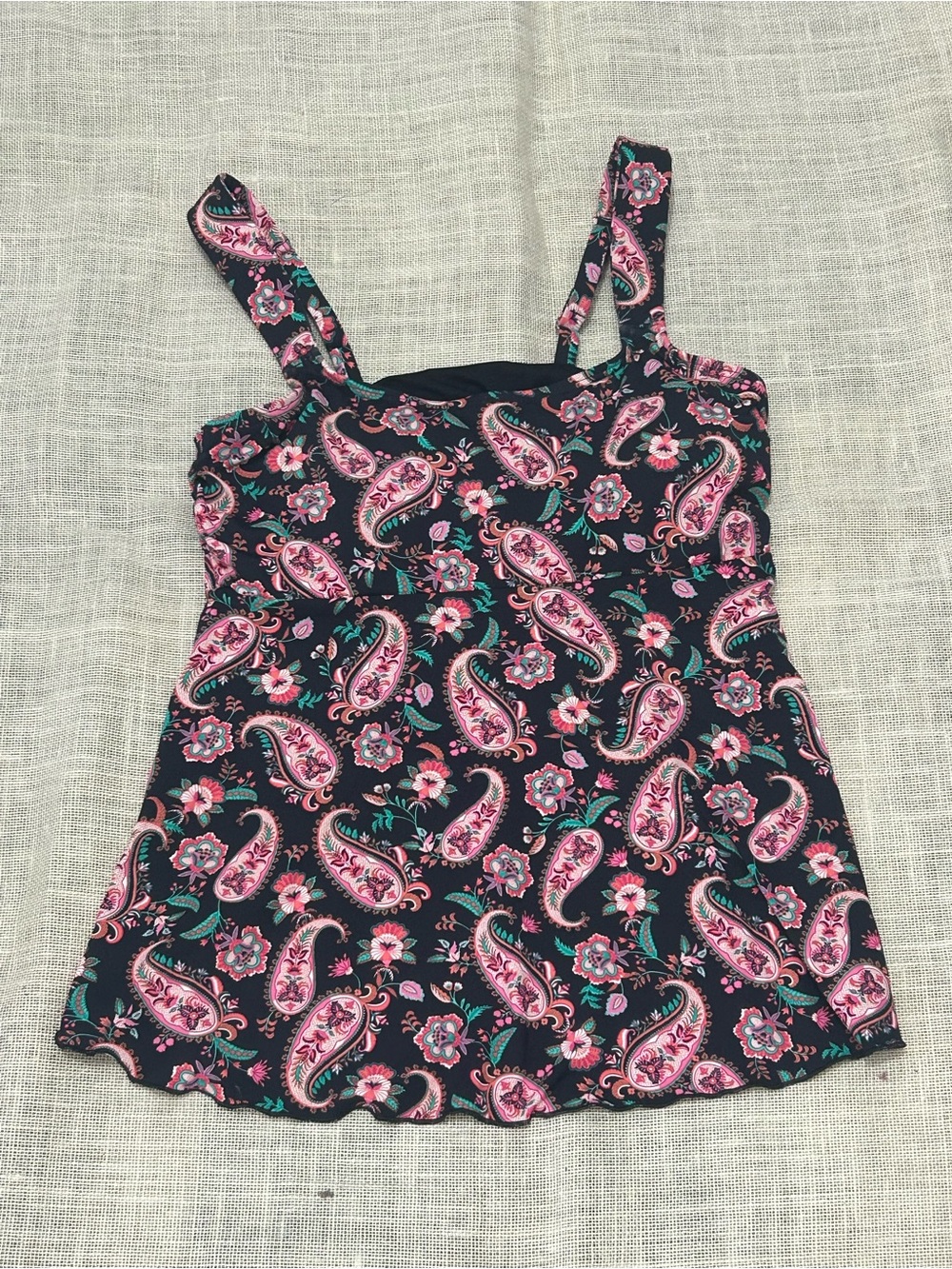 Lands' End Pink Paisley Tankini
Top Size S/L 6/8